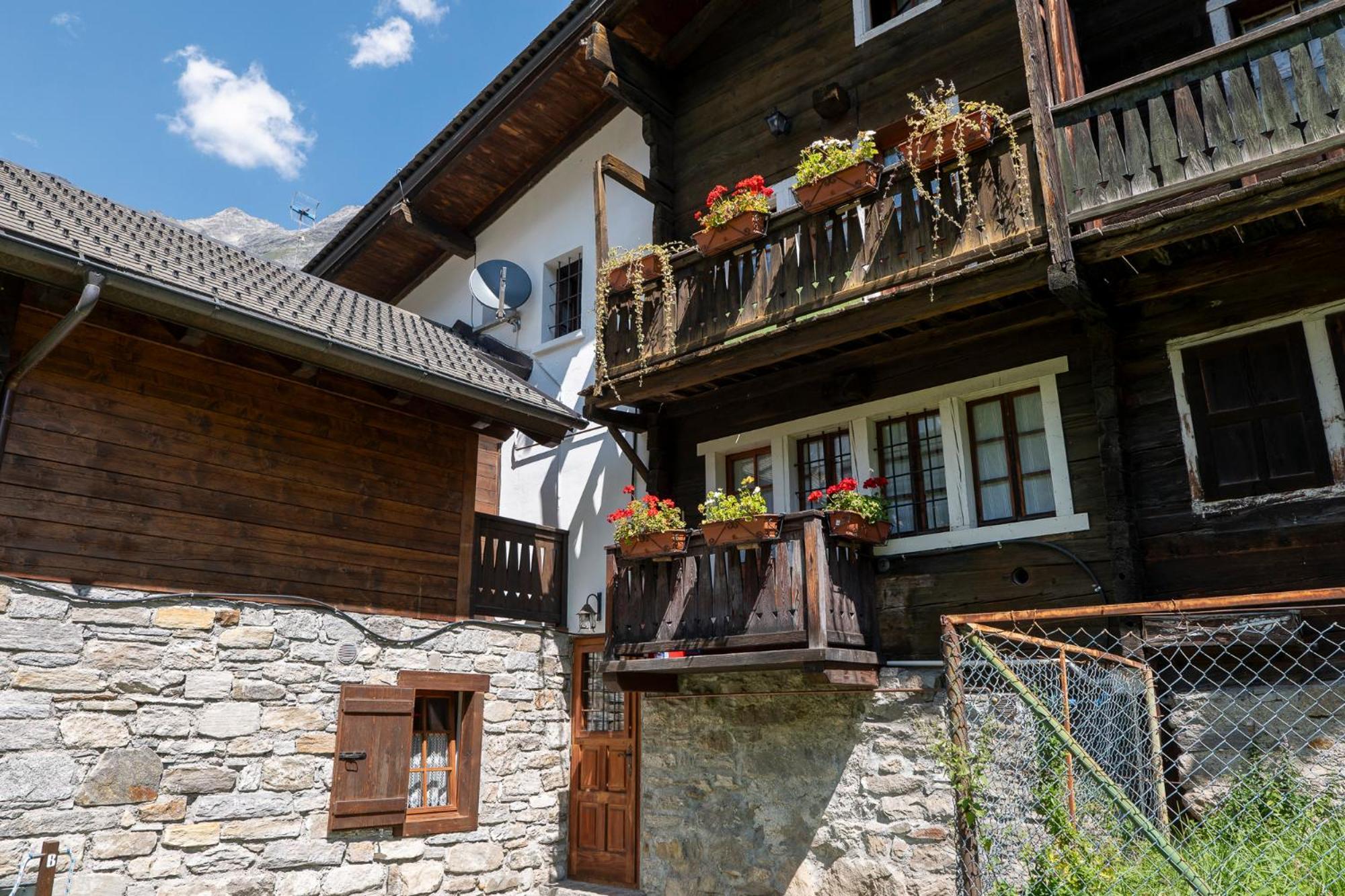 Incanto Walser Apartments Ronco Macugnaga Zewnętrze zdjęcie